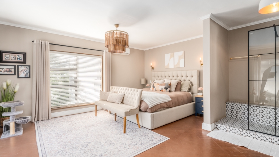 5 Bedroom Property for Sale in Lemoenkloof Western Cape